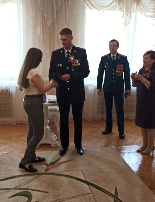 в честь Дня Великой Победы торж.вручение паспорта.jpg в честь Дня Великой Победы торж.вручение паспорта.jpg